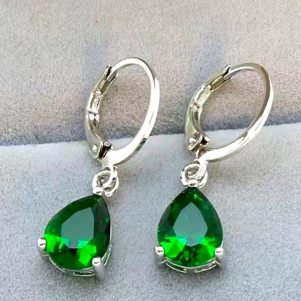 ✨🆕✨ Elegant Emerald Green Simulated Teardrop Silver Plated Dangle Earrings✨